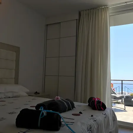 Villa Giusy - Luxury Spectacular Ocean View With Private Pool, Jacuzzi And Sauna.
